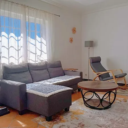 Quarto em Acomodações Particulares Great For Families In Lourinhã-double Rooms-private Baths-free Parking&extra Bed *