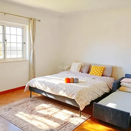 Quarto em Acomodações Particulares Great For Families In Lourinhã-double Rooms-private Baths-free Parking&extra Bed Lourinhã
