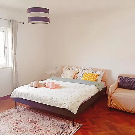 Quarto em Acomodações Particulares Great For Families In Lourinhã-double Rooms-private Baths-free Parking&extra Bed *