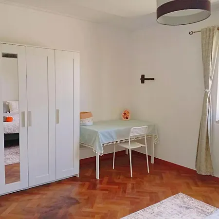 Quarto em Acomodações Particulares Great For Families In Lourinhã-double Rooms-private Baths-free Parking&extra Bed *