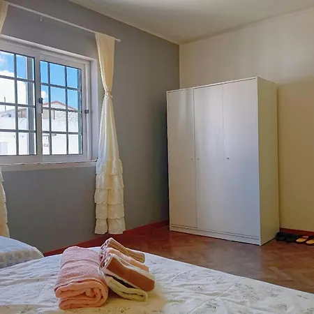 Great For Families In Lourinha-double Rooms-private Baths-free Parking & Extra Bed * Lourinha (Lisbon)