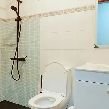 Quarto em Acomodações Particulares Great For Families In Lourinhã-double Rooms-private Baths-free Parking&extra Bed Lourinhã