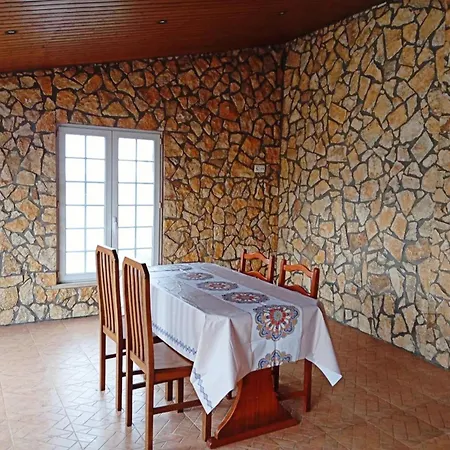 Homestay Great For Families In Lourinha-double Rooms-private Baths-free Parking & Extra Bed
