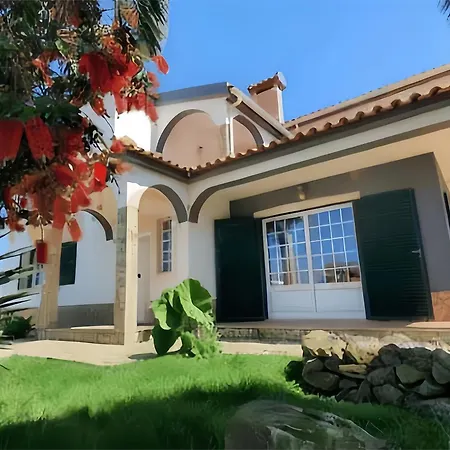 Great For Families In Lourinha-double Rooms-private Baths-free Parking & Extra Bed Homestay *